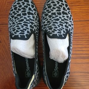 Spencer Footwear Epic Stretch Giraffe Size 10D